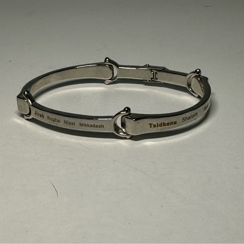 Super interesting bracelet!